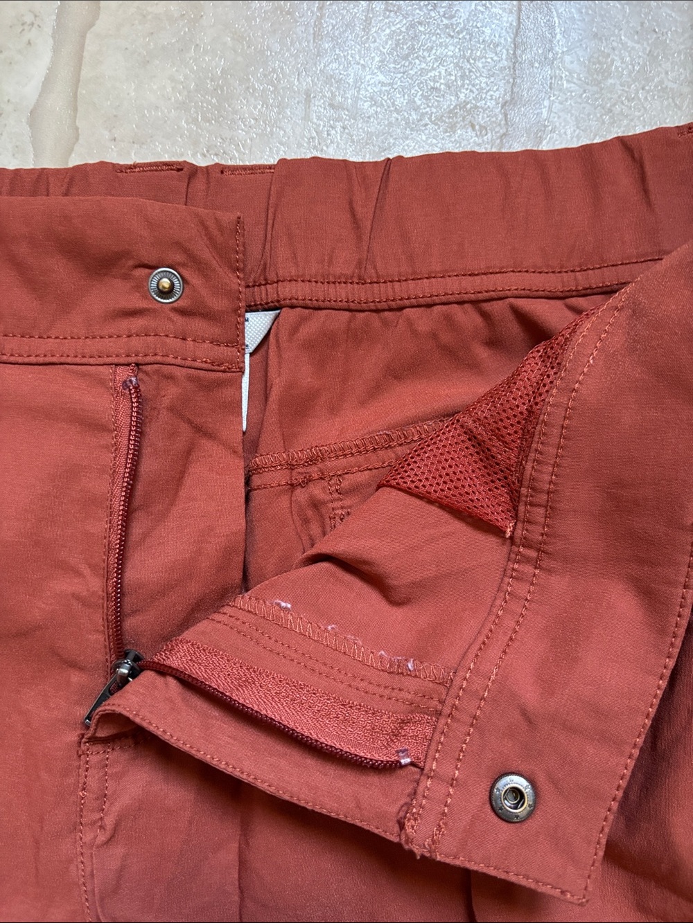 Duluth Trading Co. Rust Colored Cargo Shorts, Women’s Size 14 - Picture 7 of 7